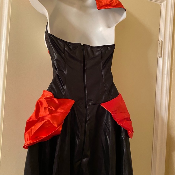 Costumes - Picture 4 of 7